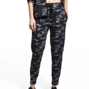 NWT Monrow Camo Joggers in Black/Grey, Size S